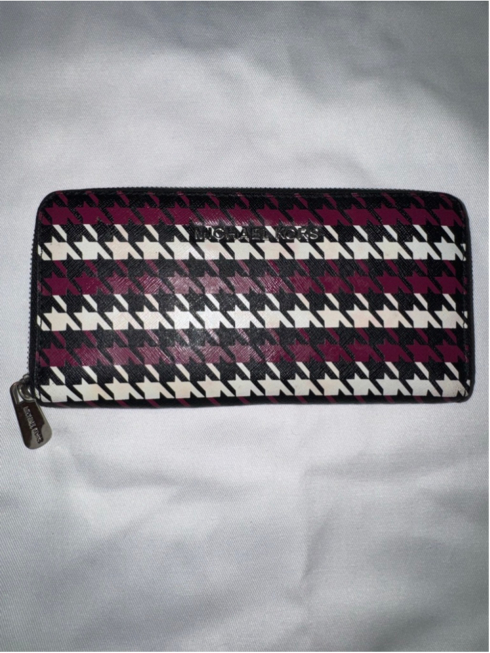 Michael Kors Houndstooth Zip Around Wallet Black White Pink
π€π€π - Picture 2 of 6
